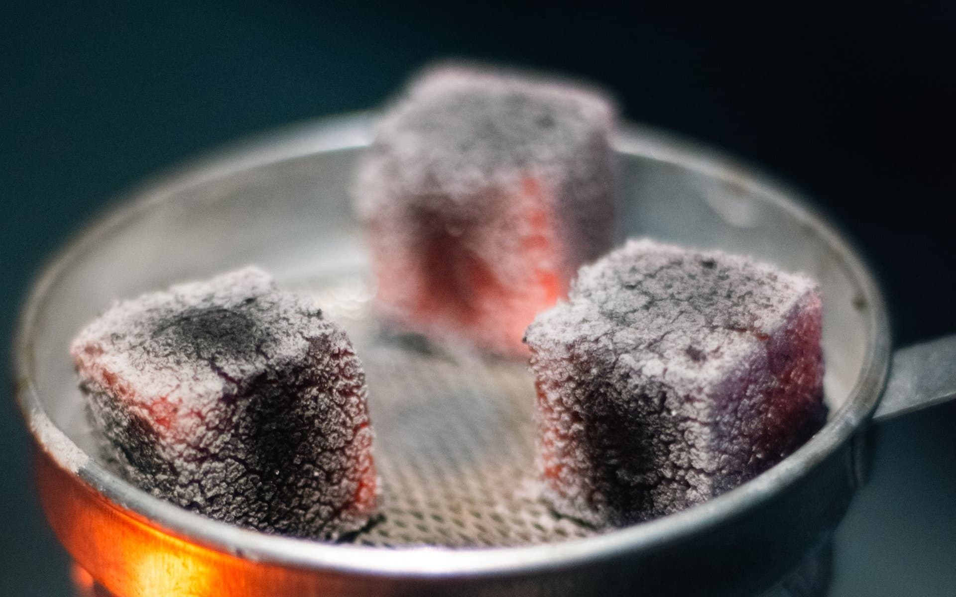 Coconut shell charcoal: shisha cubes, pieces and briquettes
